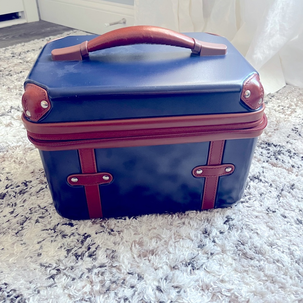 COPY - Mark and Graham Train Case